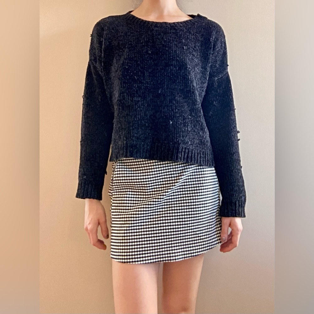 Cropped chenille sweater in black